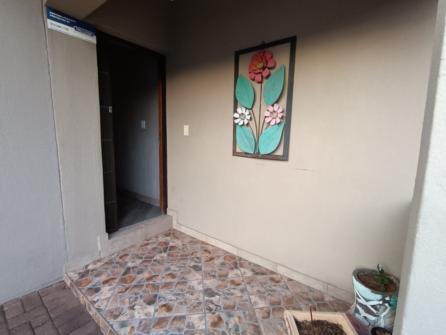 To Let 3 Bedroom Property for Rent in Cashan North West